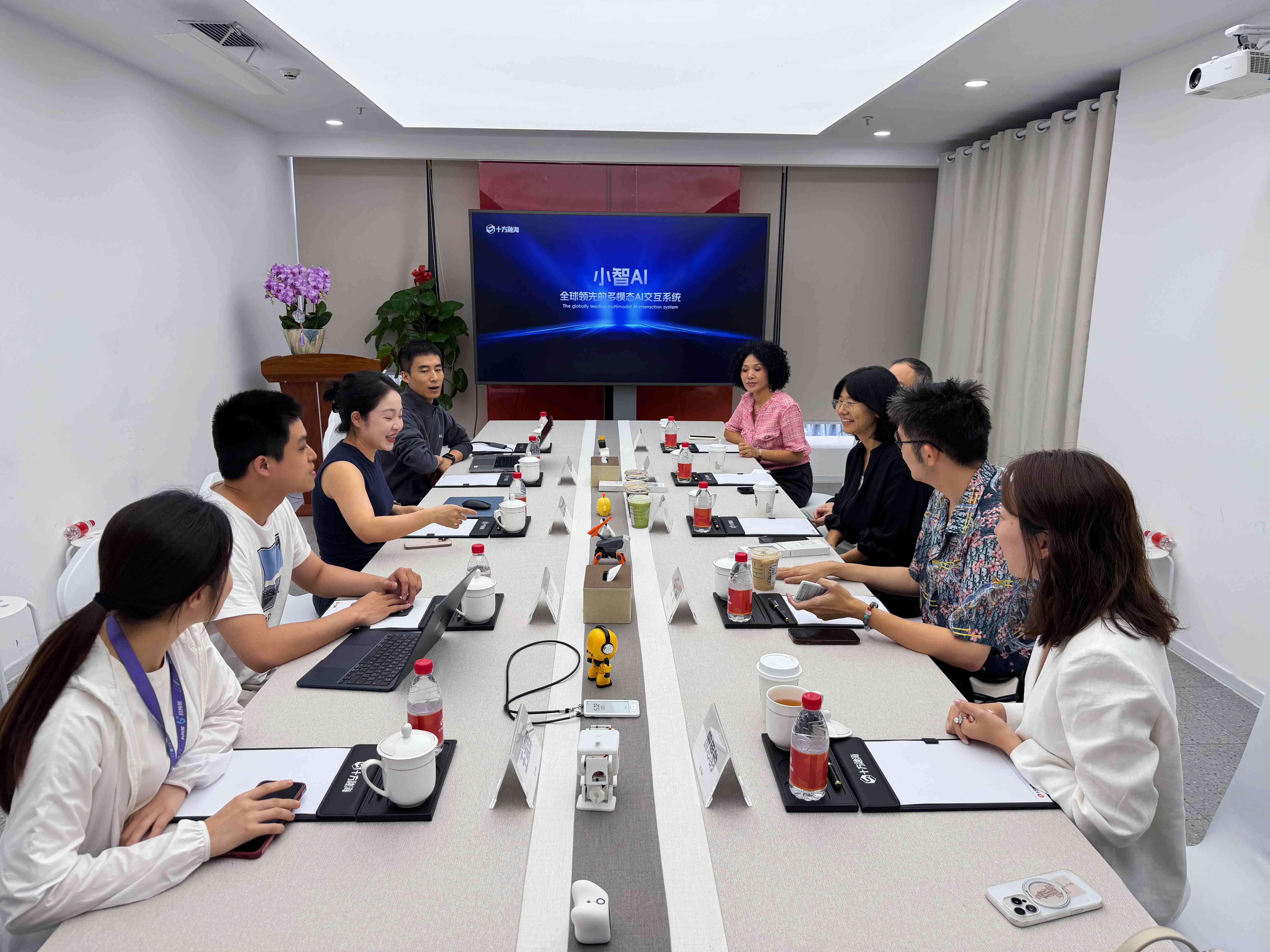 丽江城市绿洲学堂、深邦交校董调查海洋之神8590，，，，，，，，共探AI数字校园进建新场景新闻配图